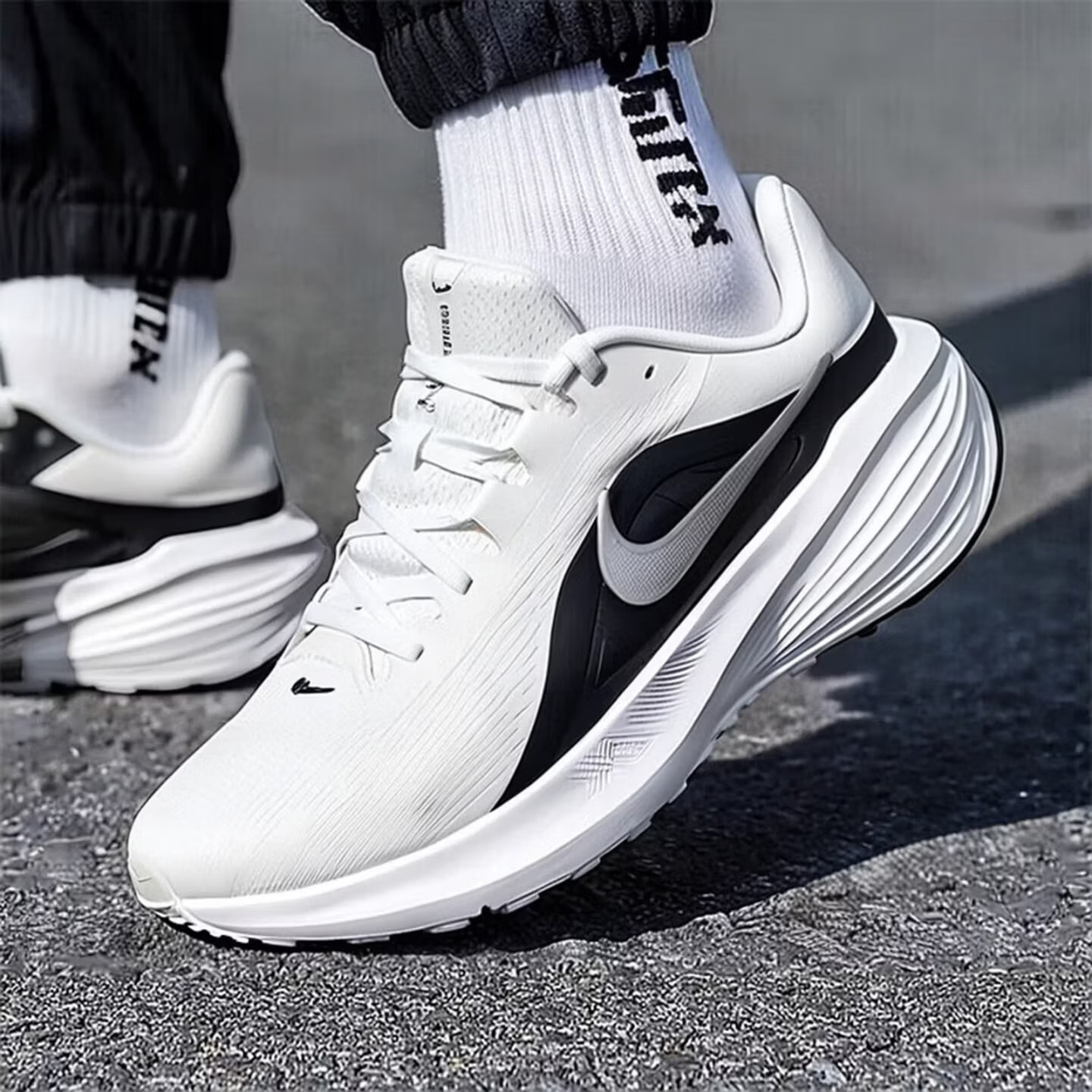 NIKE DOWNSHIFTER 14 Scarpe da  - Lightweight Road Running Shoes recensione e prezzo