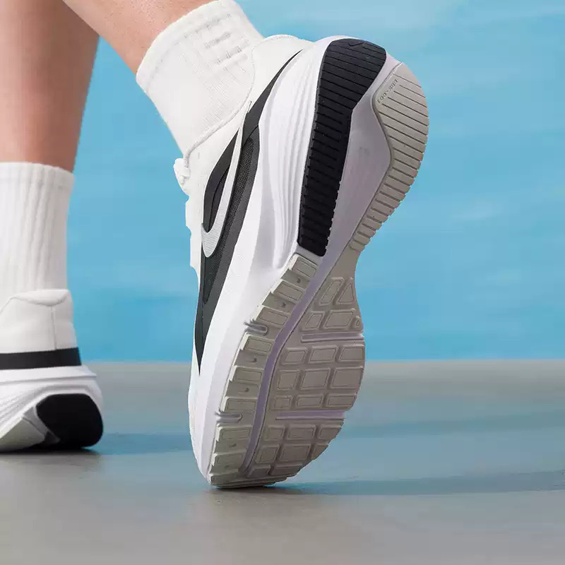 NIKE DOWNSHIFTER 14 Scarpe da  - Lightweight Road Running Shoes recensione e prezzo