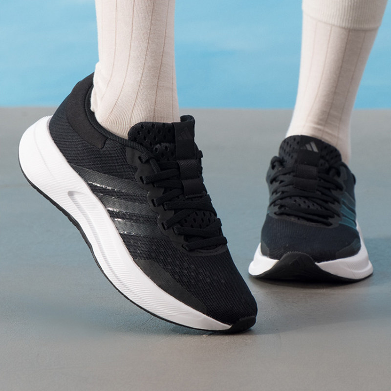Nuove scarpe da corsa Adidas J - Shock Absorbing Gym Trainers recensione e prezzo